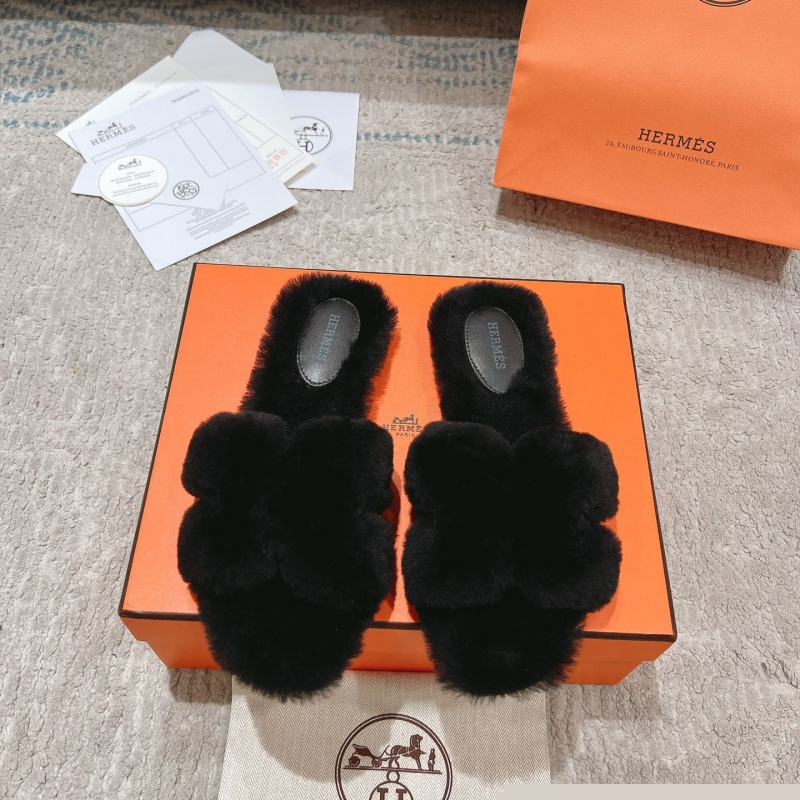 H**mes slippers
